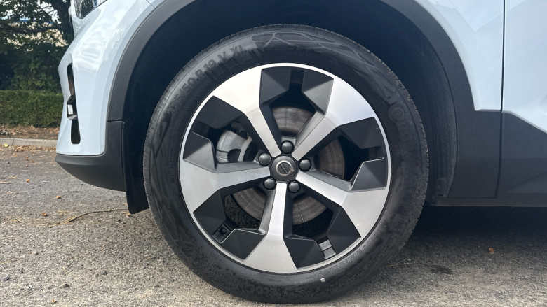 Volvo XC40 2.0 B3P Plus Dark 5dr Auto Petrol Estate